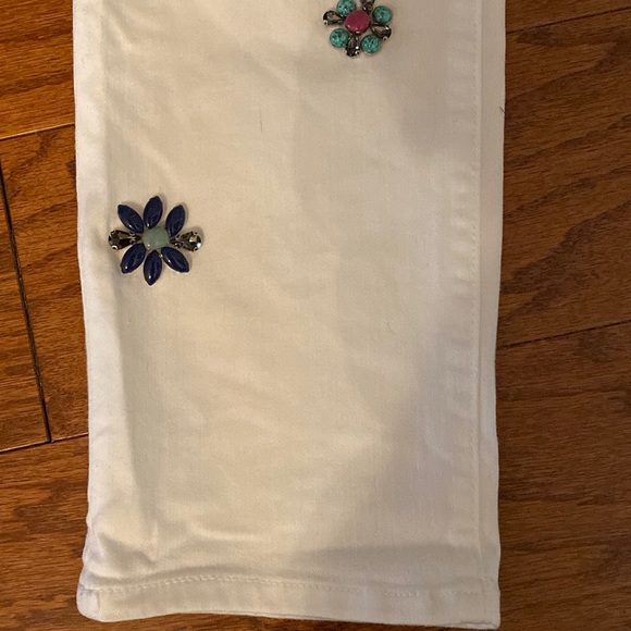 Chico’s So slimming girlfriend ankle white denim jeans w/ daisy stones reg 0/ M - Picture 4 of 13